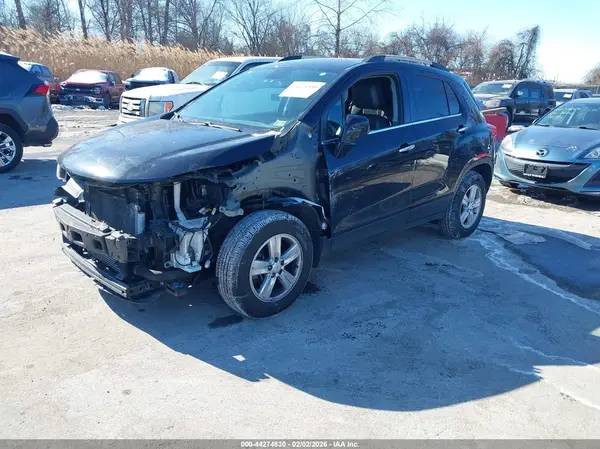 KL7CJLSB0LB009779 2020 CHEVROLET TRAX - Image 2
