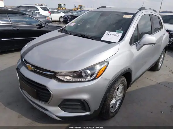 KL7CJLSB0LB010222 2020 CHEVROLET TRAX - Image 2