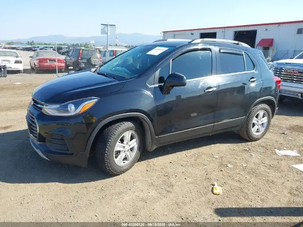 KL7CJLSB0LB012312 2020 CHEVROLET TRAX - Image 2