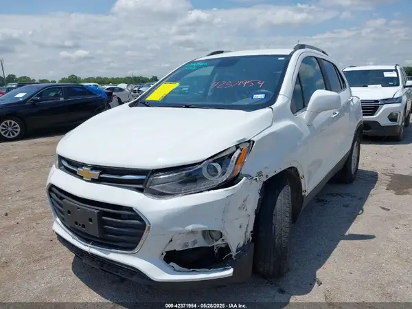 KL7CJLSB0LB013797 2020 CHEVROLET TRAX - Image 2
