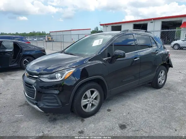 KL7CJLSB0LB055984 2020 CHEVROLET TRAX - Image 2