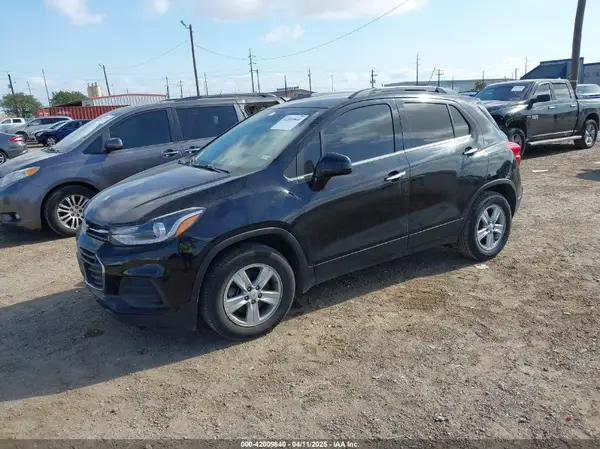 KL7CJLSB0LB083753 2020 CHEVROLET TRAX - Image 2