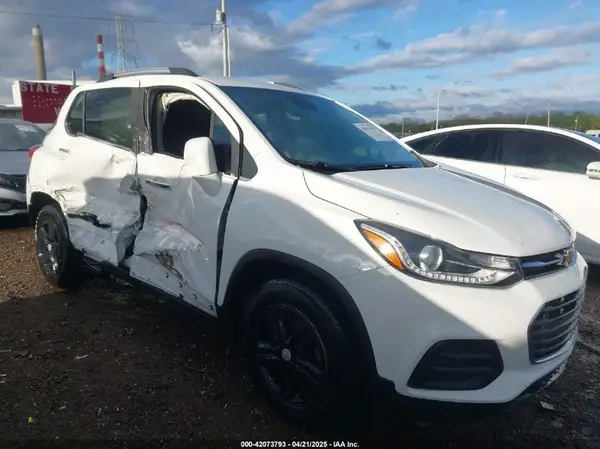 KL7CJLSB0LB083963 2020 CHEVROLET TRAX - Image 1