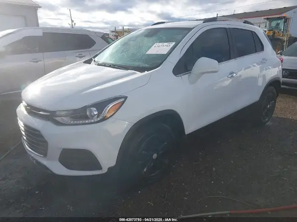 KL7CJLSB0LB083963 2020 CHEVROLET TRAX - Image 2