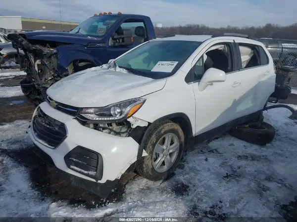 KL7CJLSB0LB338076 2020 CHEVROLET TRAX - Image 2