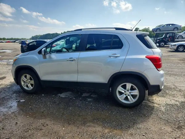 KL7CJLSB0LB338434 2020 CHEVROLET TRAX - Image 2