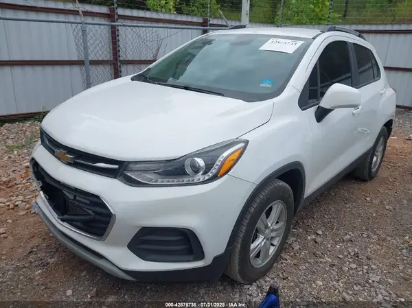 KL7CJLSB0MB303362 2021 CHEVROLET TRAX - Image 2