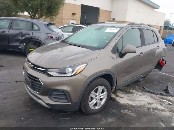 KL7CJLSB0MB307993 2021 CHEVROLET TRAX - Image 2