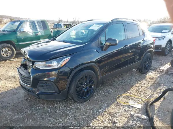 KL7CJLSB0MB310165 2021 CHEVROLET TRAX - Image 2