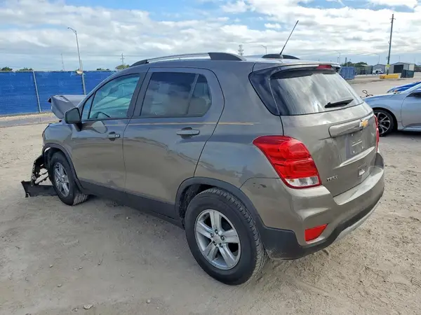 KL7CJLSB0MB320372 2021 CHEVROLET TRAX - Image 2