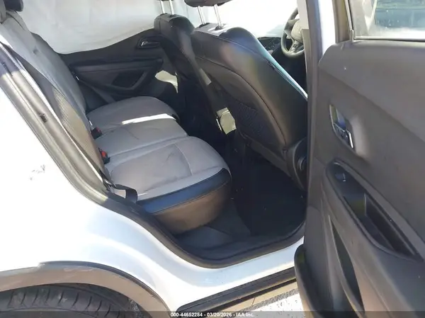 KL7CJLSB0MB323451 2021 CHEVROLET TRAX - Image 8