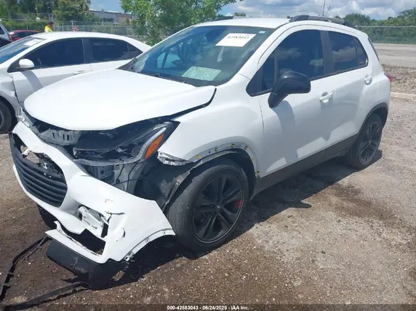 KL7CJLSB0MB332618 2021 CHEVROLET TRAX - Image 2
