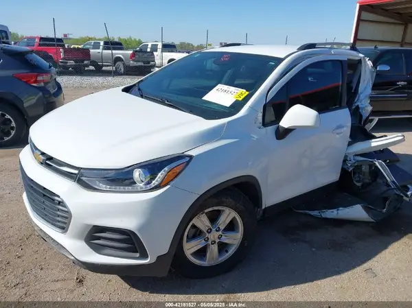 KL7CJLSB0MB339794 2021 CHEVROLET TRAX - Image 2