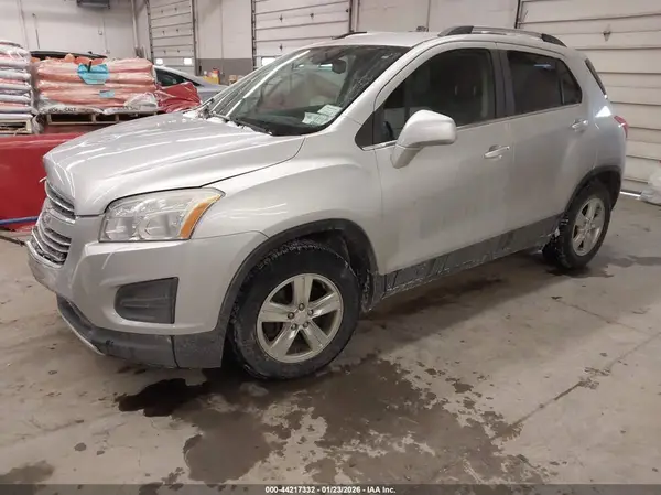 KL7CJLSB1GB609233 2016 CHEVROLET TRAX - Image 2