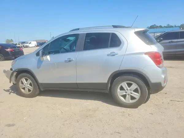 KL7CJLSB1HB065396 2017 CHEVROLET TRAX - Image 2