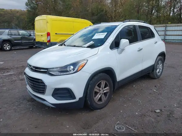 KL7CJLSB1HB132658 2017 CHEVROLET TRAX - Image 2