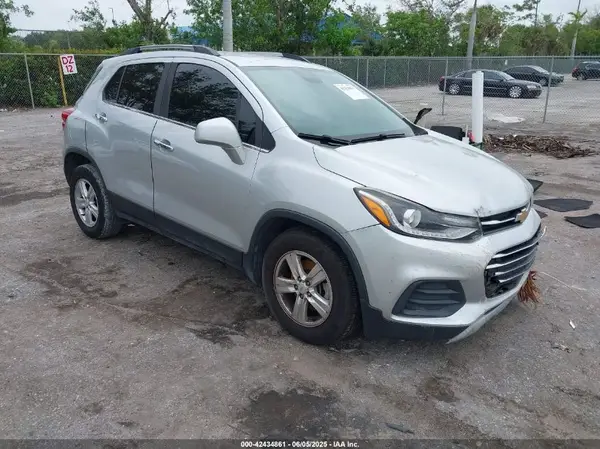 KL7CJLSB1JB513402 2018 CHEVROLET TRAX - Image 1
