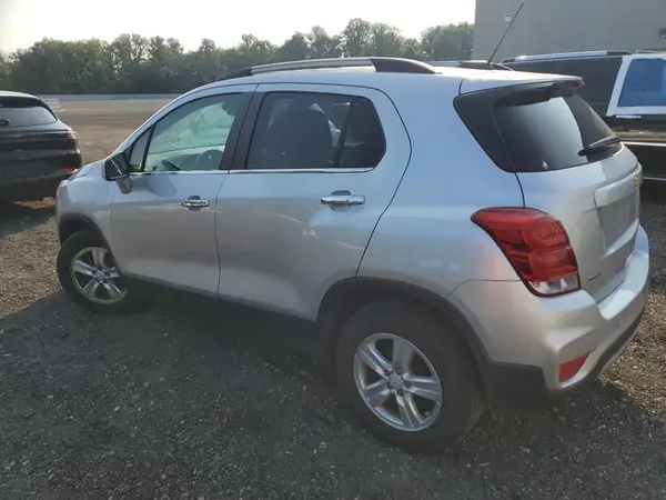 KL7CJLSB1JB543211 2018 CHEVROLET TRAX - Image 2