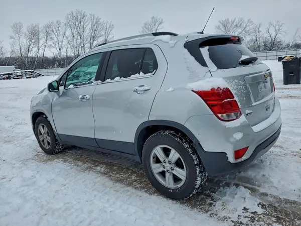 KL7CJLSB1JB564737 2018 CHEVROLET TRAX - Image 2