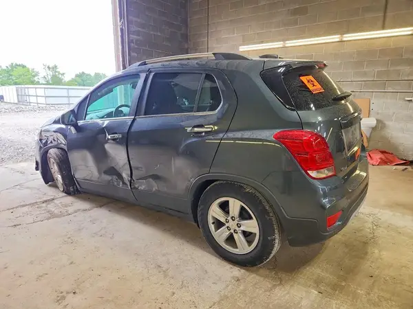 KL7CJLSB1JB565984 2018 CHEVROLET TRAX - Image 2