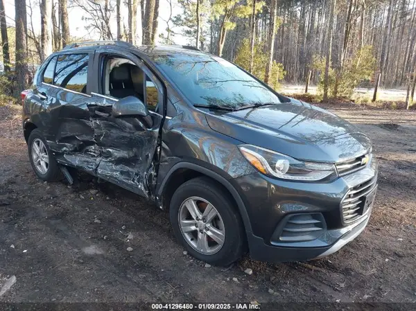 KL7CJLSB1JB567492 2018 CHEVROLET TRAX - Image 1
