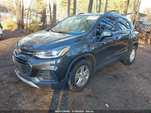 KL7CJLSB1JB567492 2018 CHEVROLET TRAX - Image 2