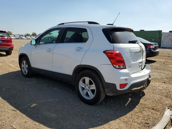 KL7CJLSB1JB580128 2018 CHEVROLET TRAX - Image 2