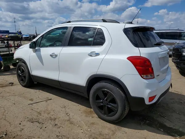 KL7CJLSB1JB580677 2018 CHEVROLET TRAX - Image 2
