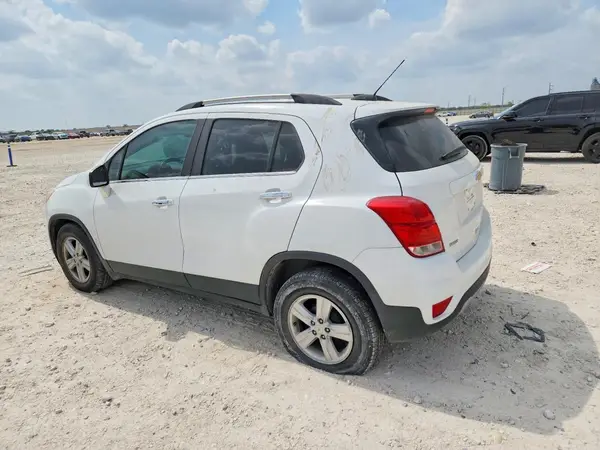 KL7CJLSB1JB581506 2018 CHEVROLET TRAX - Image 2
