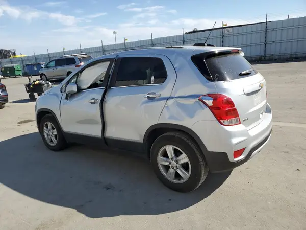 KL7CJLSB1JB617193 2018 CHEVROLET TRAX - Image 2