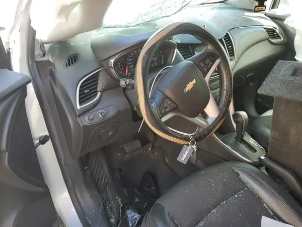 KL7CJLSB1JB617193 2018 CHEVROLET TRAX - Image 8