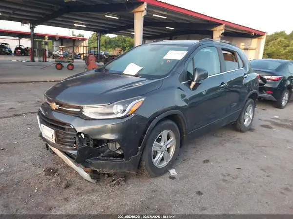 KL7CJLSB1JB627545 2018 CHEVROLET TRAX - Image 2