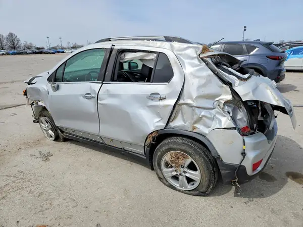 KL7CJLSB1JB675403 2018 CHEVROLET TRAX - Image 2