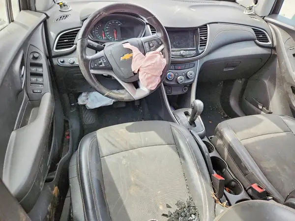 KL7CJLSB1JB675403 2018 CHEVROLET TRAX - Image 8