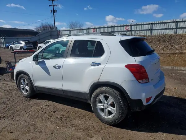 KL7CJLSB1JB677278 2018 CHEVROLET TRAX - Image 2