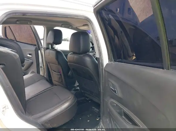 KL7CJLSB1JB677653 2018 CHEVROLET TRAX - Image 8