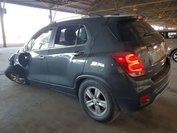 KL7CJLSB1JB687888 2018 CHEVROLET TRAX - Image 2