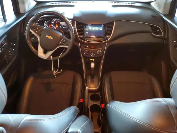 KL7CJLSB1JB687888 2018 CHEVROLET TRAX - Image 8
