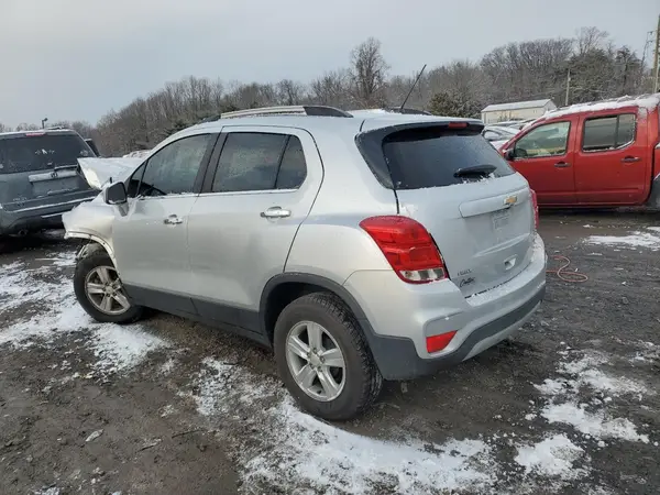 KL7CJLSB1JB689088 2018 CHEVROLET TRAX - Image 2