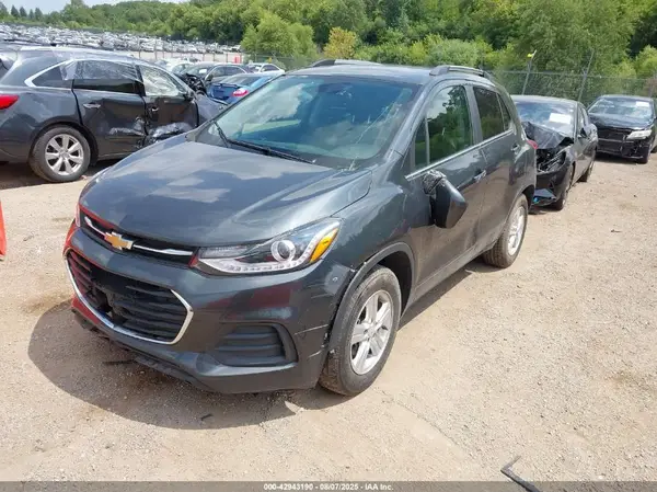 KL7CJLSB1JB690919 2018 CHEVROLET TRAX - Image 2