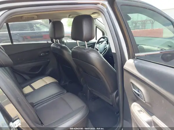 KL7CJLSB1JB690919 2018 CHEVROLET TRAX - Image 8