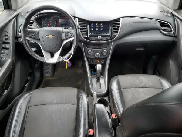 KL7CJLSB1JB715575 2018 CHEVROLET TRAX - Image 8