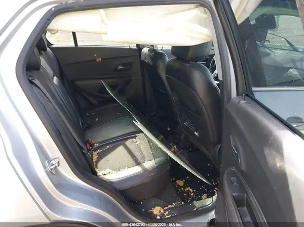 KL7CJLSB1JB717018 2018 CHEVROLET TRAX - Image 8