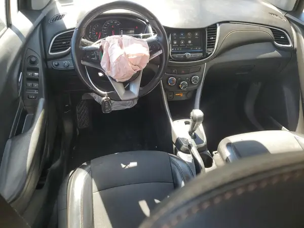 KL7CJLSB1JB721375 2018 CHEVROLET TRAX - Image 8