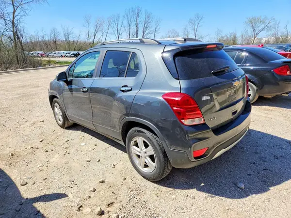 KL7CJLSB1JB724289 2018 CHEVROLET TRAX - Image 2