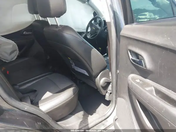 KL7CJLSB1JB725698 2018 CHEVROLET TRAX - Image 8