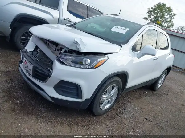 KL7CJLSB1KB738436 2019 CHEVROLET TRAX - Image 2