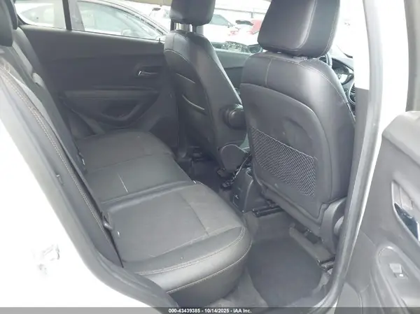 KL7CJLSB1KB738436 2019 CHEVROLET TRAX - Image 8