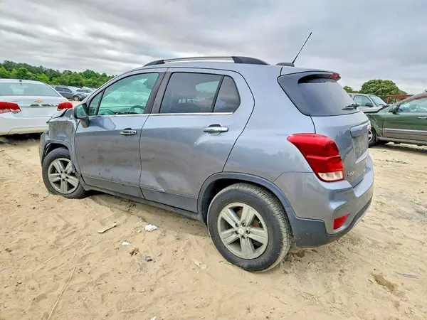 KL7CJLSB1KB748738 2019 CHEVROLET TRAX - Image 2