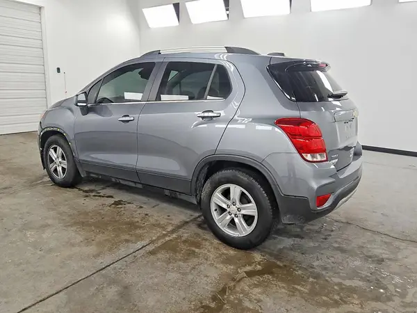 KL7CJLSB1KB748805 2019 CHEVROLET TRAX - Image 2